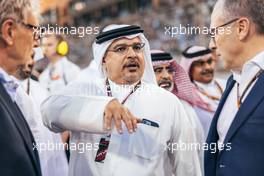 (L to R): Crown Prince Shaikh Salman bin Isa Hamad Al Khalifa (BRN) with Stefano Domenicali (ITA) Formula One President and CEO, on the grid. 20.03.2022. Formula 1 World Championship, Rd 1, Bahrain Grand Prix, Sakhir, Bahrain, Race Day.