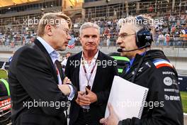 (L to R): Mika Hakkinen (FIN) with David Coulthard (GBR) Red Bull Racing and Scuderia Toro Advisor / Channel 4 F1 Commentator and Pat Fry (GBR) Alpine F1 Team Chief Technical Officer on the grid. 20.03.2022. Formula 1 World Championship, Rd 1, Bahrain Grand Prix, Sakhir, Bahrain, Race Day.