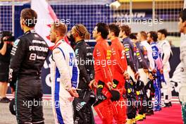 Drivers as the grid observes the national anthem. 20.03.2022. Formula 1 World Championship, Rd 1, Bahrain Grand Prix, Sakhir, Bahrain, Race Day.