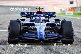 Nicholas Latifi (CDN) Williams Racing FW44 on the grid. 20.03.2022. Formula 1 World Championship, Rd 1, Bahrain Grand Prix, Sakhir, Bahrain, Race Day.
