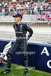 George Russell (GBR) Mercedes AMG F1 on the grid. 20.03.2022. Formula 1 World Championship, Rd 1, Bahrain Grand Prix, Sakhir, Bahrain, Race Day.