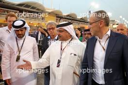 (L to R): Mohammed Bin Sulayem (UAE) FIA President; Hermann Tilke (GER) Circuit Designer with Crown Prince Shaikh Salman bin Isa Hamad Al Khalifa (BRN) and Stefano Domenicali (ITA) Formula One President and CEO on the grid. 20.03.2022. Formula 1 World Championship, Rd 1, Bahrain Grand Prix, Sakhir, Bahrain, Race Day.