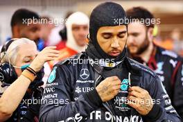 Lewis Hamilton (GBR) Mercedes AMG F1 with Angela Cullen (NZL) Mercedes AMG F1 Physiotherapist on the grid. 20.03.2022. Formula 1 World Championship, Rd 1, Bahrain Grand Prix, Sakhir, Bahrain, Race Day.