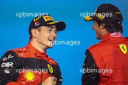 Carlos Sainz Jr (ESP), Scuderia Ferrari and Charles Leclerc (FRA), Scuderia Ferrari  20.03.2022. Formula 1 World Championship, Rd 1, Bahrain Grand Prix, Sakhir, Bahrain, Race Day.