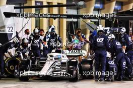 Pierre Gasly (FRA) AlphaTauri AT03 makes a pit stop. 20.03.2022. Formula 1 World Championship, Rd 1, Bahrain Grand Prix, Sakhir, Bahrain, Race Day.