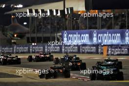 Daniel Ricciardo (AUS) McLaren MCL36 at the start of the race. 20.03.2022. Formula 1 World Championship, Rd 1, Bahrain Grand Prix, Sakhir, Bahrain, Race Day.