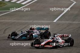 George Russell (GBR) Mercedes AMG F1 W13 and Kevin Magnussen (DEN) Haas VF-22 battle for position. 20.03.2022. Formula 1 World Championship, Rd 1, Bahrain Grand Prix, Sakhir, Bahrain, Race Day.