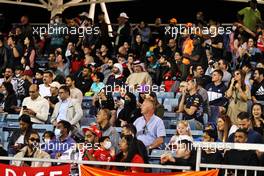 Circuit atmosphere - fans in the grandstand. 20.03.2022. Formula 1 World Championship, Rd 1, Bahrain Grand Prix, Sakhir, Bahrain, Race Day.