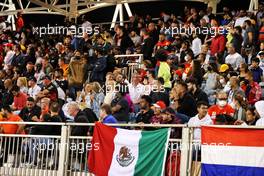 Circuit atmosphere - fans in the grandstand. 20.03.2022. Formula 1 World Championship, Rd 1, Bahrain Grand Prix, Sakhir, Bahrain, Race Day.