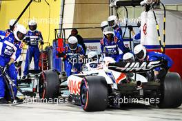 Kevin Magnussen (DEN) Haas VF-22 mapiu. 20.03.2022. Formula 1 World Championship, Rd 1, Bahrain Grand Prix, Sakhir, Bahrain, Race Day.