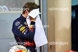 Max Verstappen (NLD) Red Bull Racing in qualifying parc ferme. 19.03.2022. Formula 1 World Championship, Rd 1, Bahrain Grand Prix, Sakhir, Bahrain, Qualifying Day.