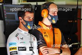 Daniel Ricciardo (AUS) McLaren with Tom Stallard (GBR) McLaren Race Engineer. 19.03.2022. Formula 1 World Championship, Rd 1, Bahrain Grand Prix, Sakhir, Bahrain, Qualifying Day.