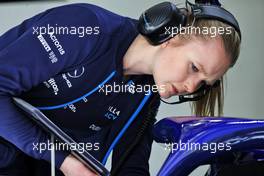 Elizabeth Wood Boyer (GBR) Williams Racing Performance Engineer. 19.03.2022. Formula 1 World Championship, Rd 1, Bahrain Grand Prix, Sakhir, Bahrain, Qualifying Day.