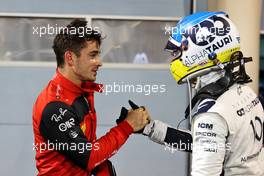 (L to R): Charles Leclerc (MON) Ferrari celebrates his pole position in qualifying parc ferme with Pierre Gasly (FRA) AlphaTauri.. 19.03.2022. Formula 1 World Championship, Rd 1, Bahrain Grand Prix, Sakhir, Bahrain, Qualifying Day.
