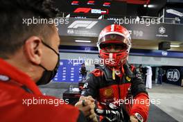 Charles Leclerc (MON) Ferrari celebrates his pole position in qualifying parc ferme. 19.03.2022. Formula 1 World Championship, Rd 1, Bahrain Grand Prix, Sakhir, Bahrain, Qualifying Day.
