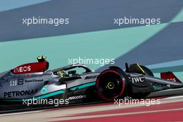 Lewis Hamilton (GBR) Mercedes AMG F1 W13. 19.03.2022. Formula 1 World Championship, Rd 1, Bahrain Grand Prix, Sakhir, Bahrain, Qualifying Day.