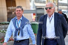 David Richards (GBR) CEO Prodrive (Right) and Gary Connely (AUS) FIA Steward and CAMS (Left). 19.03.2022. Formula 1 World Championship, Rd 1, Bahrain Grand Prix, Sakhir, Bahrain, Qualifying Day.