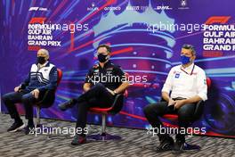 (L to R): TFranz Tost (AUT) AlphaTauri Team Principal; Christian Horner (GBR) Red Bull Racing Team Principal; Guenther Steiner (ITA) Haas F1 Team Prinicipal, in the FIA Press Conference. 19.03.2022. Formula 1 World Championship, Rd 1, Bahrain Grand Prix, Sakhir, Bahrain, Qualifying Day.