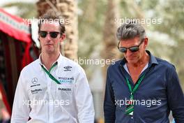 (L to R): James Matthews (GBR) Eden Rock Group CEO - Williams Racing Board Member with Graeme Lowdon (GBR). 20.03.2022. Formula 1 World Championship, Rd 1, Bahrain Grand Prix, Sakhir, Bahrain, Race Day.