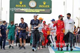 (L to R): Nicholas Latifi (CDN) Williams Racing; Charles Leclerc (MON) Ferrari; and Alexander Albon (THA) Williams Racing. 20.03.2022. Formula 1 World Championship, Rd 1, Bahrain Grand Prix, Sakhir, Bahrain, Race Day.
