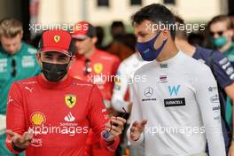 (L to R): Charles Leclerc (MON) Ferrari and Alexander Albon (THA) Williams Racing. 20.03.2022. Formula 1 World Championship, Rd 1, Bahrain Grand Prix, Sakhir, Bahrain, Race Day.
