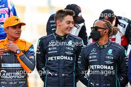 (L to R): Lando Norris (GBR) McLaren with George Russell (GBR) Mercedes AMG F1 and Lewis Hamilton (GBR) Mercedes AMG F1 at the start of season driver's photograph. 20.03.2022. Formula 1 World Championship, Rd 1, Bahrain Grand Prix, Sakhir, Bahrain, Race Day.