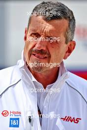 Guenther Steiner (ITA) Haas F1 Team Prinicipal. 17.03.2022. Formula 1 World Championship, Rd 1, Bahrain Grand Prix, Sakhir, Bahrain, Preparation Day.