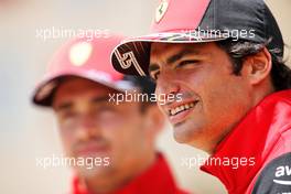 Carlos Sainz Jr (ESP) Ferrari and Charles Leclerc (MON) Ferrari. 17.03.2022. Formula 1 World Championship, Rd 1, Bahrain Grand Prix, Sakhir, Bahrain, Preparation Day.