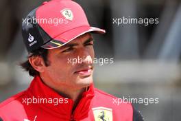 Carlos Sainz Jr (ESP) Ferrari. 17.03.2022. Formula 1 World Championship, Rd 1, Bahrain Grand Prix, Sakhir, Bahrain, Preparation Day.