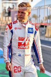 Kevin Magnussen (DEN) Haas F1 Team. 17.03.2022. Formula 1 World Championship, Rd 1, Bahrain Grand Prix, Sakhir, Bahrain, Preparation Day.