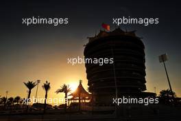 Circuit atmosphere - sunset. 17.03.2022. Formula 1 World Championship, Rd 1, Bahrain Grand Prix, Sakhir, Bahrain, Preparation Day.