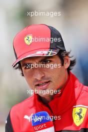 Carlos Sainz Jr (ESP) Ferrari. 17.03.2022. Formula 1 World Championship, Rd 1, Bahrain Grand Prix, Sakhir, Bahrain, Preparation Day.