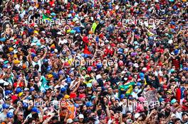 Fans at the podium 13.11.2022. Formula 1 World Championship, Rd 21, Brazilian Grand Prix, Sao Paulo, Brazil, Race Day.
