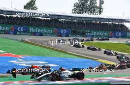 Max Verstappen (NLD) Red Bull Racing RB18 and Lewis Hamilton (GBR) Mercedes AMG F1 W13 make contact as they battle for position.  13.11.2022. Formula 1 World Championship, Rd 21, Brazilian Grand Prix, Sao Paulo, Brazil, Race Day.