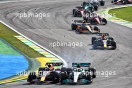 Max Verstappen (NLD) Red Bull Racing RB18 and Lewis Hamilton (GBR) Mercedes AMG F1 W13 make contact in the race. 13.11.2022. Formula 1 World Championship, Rd 21, Brazilian Grand Prix, Sao Paulo, Brazil, Race Day.