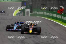 Fernando Alonso (ESP), Alpine F1 Team and Sergio Perez (MEX), Red Bull Racing  13.11.2022. Formula 1 World Championship, Rd 21, Brazilian Grand Prix, Sao Paulo, Brazil, Race Day.