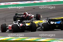Mick Schumacher (GER), Haas F1 Team and Pierre Gasly (FRA), AlphaTauri F1  13.11.2022. Formula 1 World Championship, Rd 21, Brazilian Grand Prix, Sao Paulo, Brazil, Race Day.