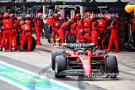 Charles Leclerc (MON) Ferrari F1-75 makes a pit stop. 13.11.2022. Formula 1 World Championship, Rd 21, Brazilian Grand Prix, Sao Paulo, Brazil, Race Day.