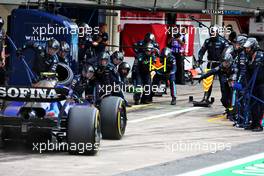 Nicholas Latifi (CDN) Williams Racing FW44 makes a pit stop. 13.11.2022. Formula 1 World Championship, Rd 21, Brazilian Grand Prix, Sao Paulo, Brazil, Race Day.