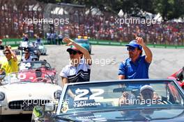 (L to R): Yuki Tsunoda (JPN) AlphaTauri and Fernando Alonso (ESP) Alpine F1 Team on the drivers parade. 13.11.2022. Formula 1 World Championship, Rd 21, Brazilian Grand Prix, Sao Paulo, Brazil, Race Day.