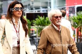 Bernie Ecclestone (GBR) with his wife Fabiana Flosi (BRA). 10.11.2022. Formula 1 World Championship, Rd 21, Brazilian Grand Prix, Sao Paulo, Brazil, Preparation Day.