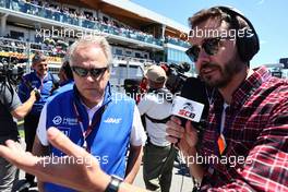 Gene Haas (USA) Haas Automotion President with Chris Medland. 19.06.2022. Formula 1 World Championship, Rd 9, Canadian Grand Prix, Montreal, Canada, Race Day.