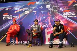 (L to R): Carlos Sainz Jr (ESP) Ferrari; Max Verstappen (NLD) Red Bull Racing; and Lewis Hamilton (GBR) Mercedes AMG F1 in the post race FIA Press Conference. 19.06.2022. Formula 1 World Championship, Rd 9, Canadian Grand Prix, Montreal, Canada, Race Day.