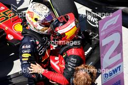 1st place Max Verstappen (NLD) Red Bull Racing RB18 with Carlos Sainz Jr (ESP) Ferrari F1-75. 19.06.2022. Formula 1 World Championship, Rd 9, Canadian Grand Prix, Montreal, Canada, Race Day.