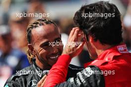 (L to R): Lewis Hamilton (GBR) Mercedes AMG F1 with Carlos Sainz Jr (ESP) Ferrari in parc ferme. 19.06.2022. Formula 1 World Championship, Rd 9, Canadian Grand Prix, Montreal, Canada, Race Day.