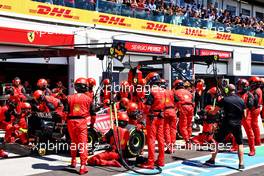 Carlos Sainz Jr (ESP) Ferrari F1-75 makes a pit stop. 19.06.2022. Formula 1 World Championship, Rd 9, Canadian Grand Prix, Montreal, Canada, Race Day.