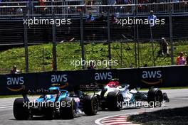 Lewis Hamilton (GBR) Mercedes AMG F1 W13 leads Esteban Ocon (FRA) Alpine F1 Team A522. 19.06.2022. Formula 1 World Championship, Rd 9, Canadian Grand Prix, Montreal, Canada, Race Day.
