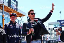 (L to R): Max Verstappen (NLD) Red Bull Racing and George Russell (GBR) Mercedes AMG F1 on the drivers parade. 19.06.2022. Formula 1 World Championship, Rd 9, Canadian Grand Prix, Montreal, Canada, Race Day.