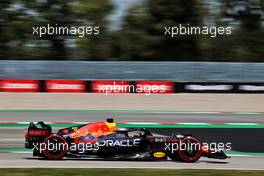 Max Verstappen (NLD) Red Bull Racing RB18. 20.05.2022 Formula 1 World Championship, Rd 6, Spanish Grand Prix, Barcelona, Spain, Practice Day.