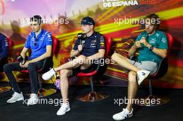 (L to R): Esteban Ocon (FRA) Alpine F1 Team; Max Verstappen (NLD) Red Bull Racing; and Sebastian Vettel (GER) Aston Martin F1 Team, in the FIA Press Conference. 20.05.2022 Formula 1 World Championship, Rd 6, Spanish Grand Prix, Barcelona, Spain, Practice Day.